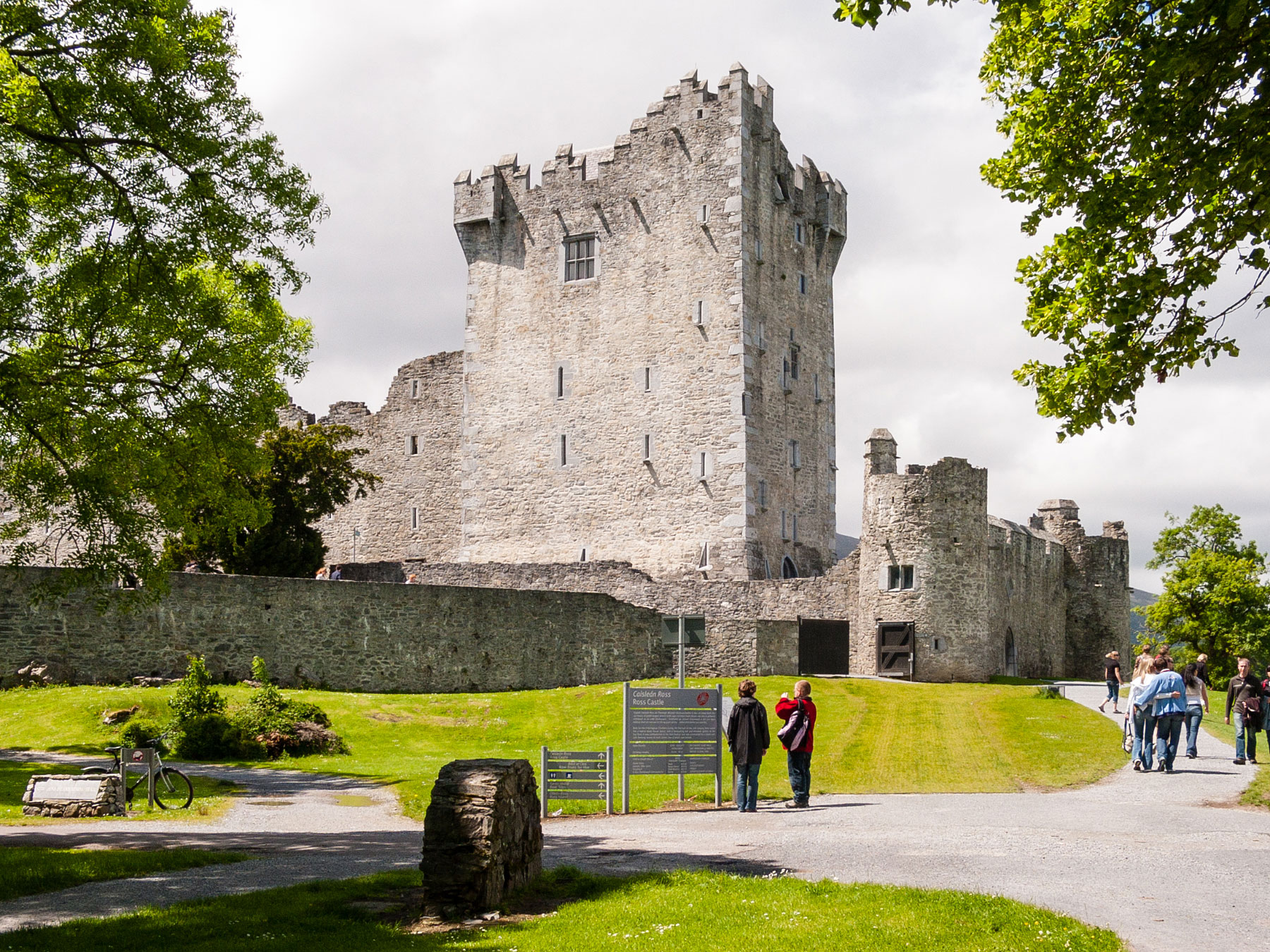 Ross_Castle, Killarney (Photo License CC-BY-SA-4.0)
